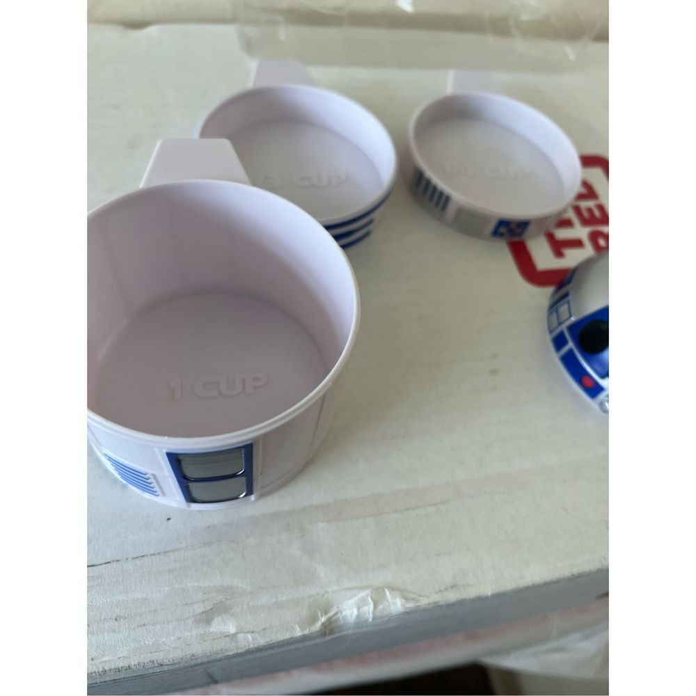 ThinkGeek Star Wars R2-D2 Measuring Cup Set Body Built from 4 Measuring Cups - Picture 8 of 13